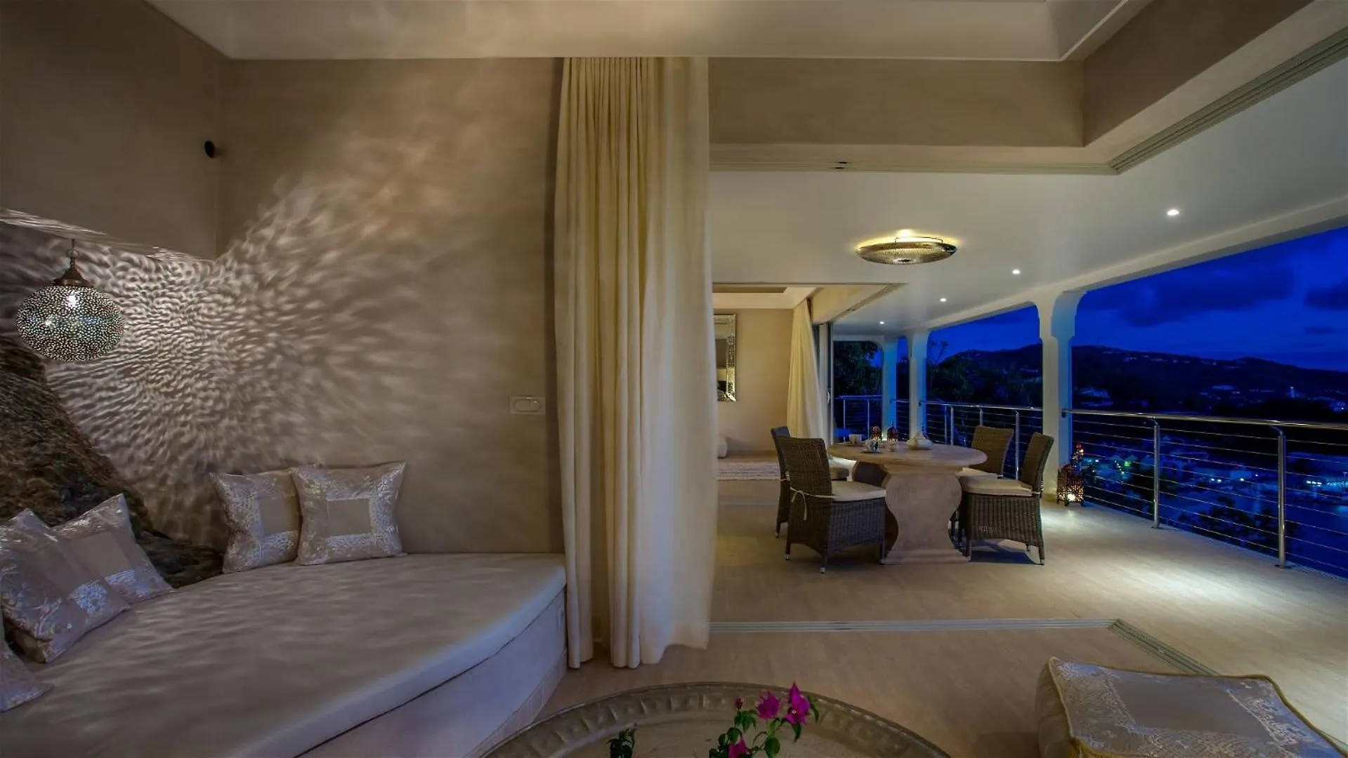 Oriental-Inspired Villa In Ideal Area St. Barthelemy