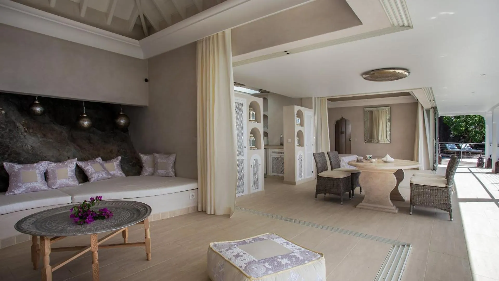 Oriental-Inspired Villa In Ideal Area St. Barthelemy