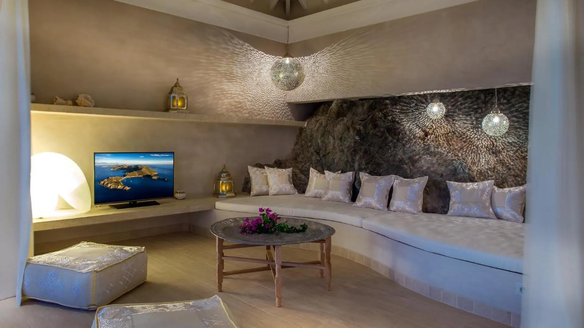 Oriental-Inspired Villa In Ideal Area St. Barthelemy