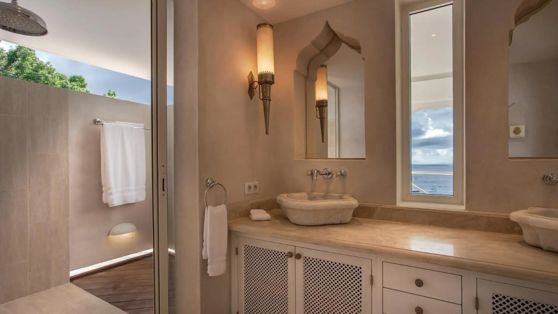 Oriental-Inspired Villa In Ideal Area St. Barthelemy